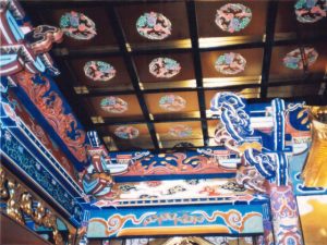 寺院内装工事現場の写真