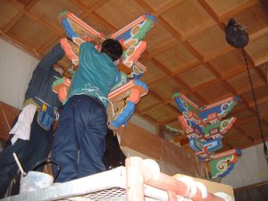 寺院内装工事現場の写真